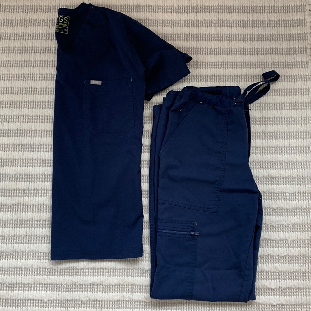 Mens XS FIGS scrub set in navy blue